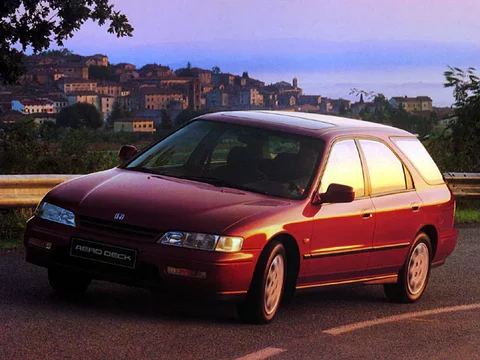Honda Accord Aerodeck 2.2i EX 1993 view 2