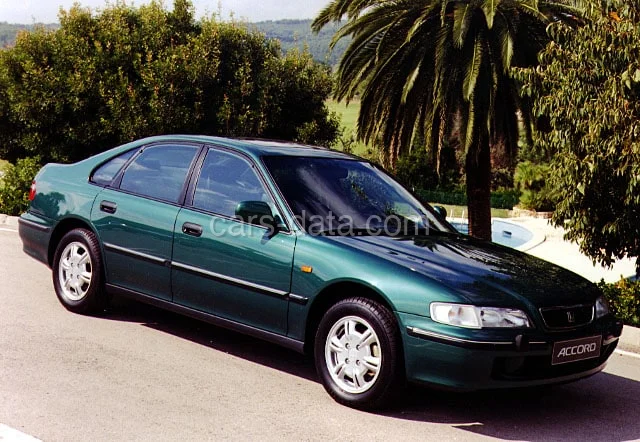 Honda Accord 2.0i 1997 front view