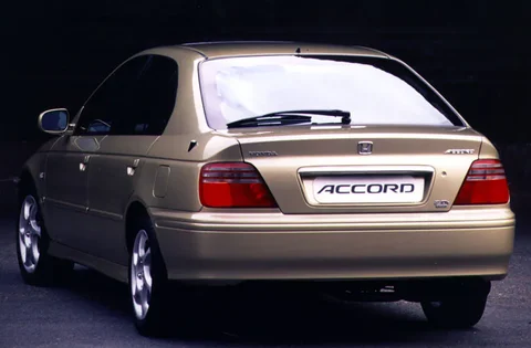 Honda Accord 2.0i LS 1999 view 2