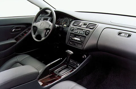 Honda Accord Coupé 3.0i V6 2000 view 3