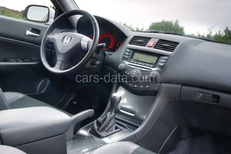 Honda Accord Tourer 2.4i Type S 2003 front view