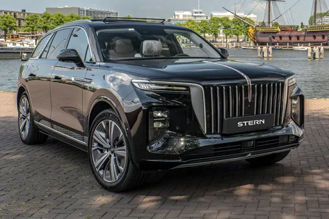 Hongqi E-HS9 99kWh Executive 2022 view 4