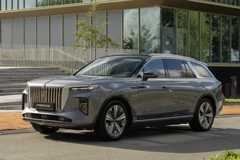 Hongqi E-HS9 99kWh Executive 2022 view 12