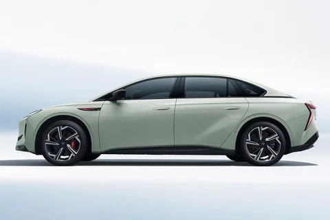 Hongqi EH7 Long Range Launch Ediiton 2025 view 3