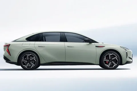Hongqi EH7 Long Range Launch Ediiton 2025 view 4