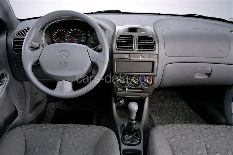 Hyundai Accent 1.3i 2001 front view