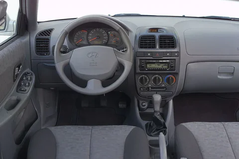 Hyundai Accent 1.3i ActiveVersion 2004 view 3