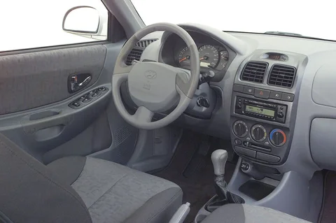 Hyundai Accent 1.3i ActiveVersion 2004 view 5