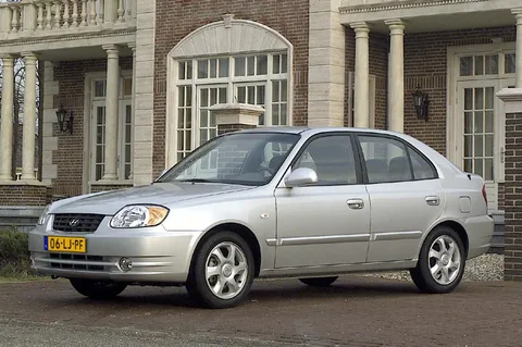 Hyundai Accent 1.3i ActiveVersion 2004 view 2