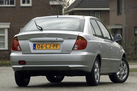 Hyundai Accent 1.3i ActiveVersion 2004 view 4