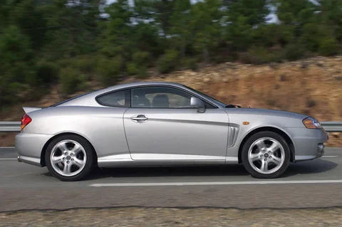 Hyundai Coupé 2.0i FX CVVT 2003 view 2