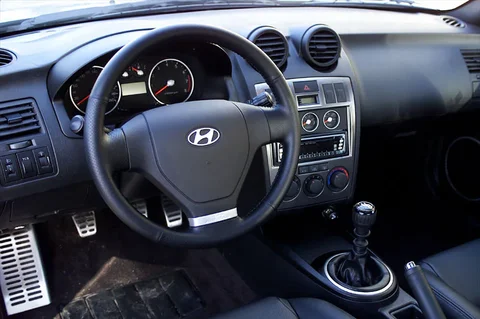 Hyundai Coupé 2.0i FX CVVT 2003 view 8