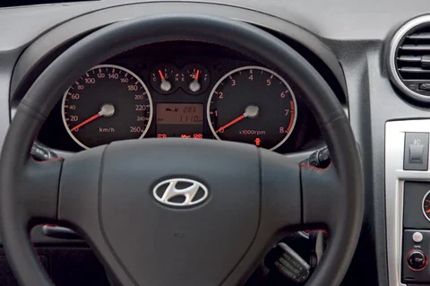Hyundai Coupé 2.7i V6 StyleVersion 2004 view 9