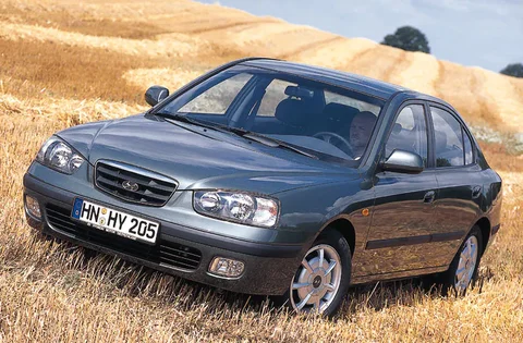 Hyundai Elantra 2000 front view