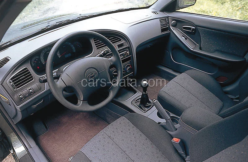 Hyundai Elantra 2.0 CRDi GLS 2001 front view