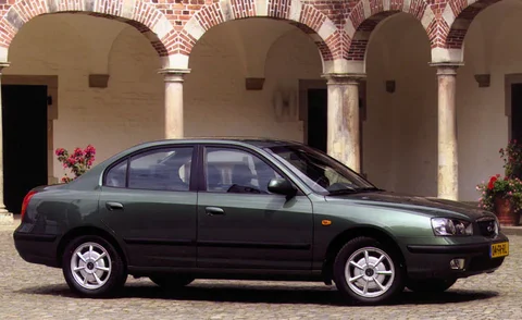 Hyundai Elantra 2.0i Executive 2000 view 5