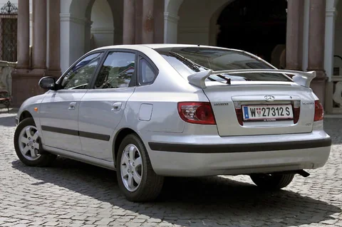 Hyundai Elantra 1.6i DynamicVersion 2003 view 3