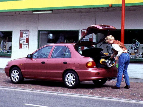 Hyundai Excel 1.5i LS 1996 view 2