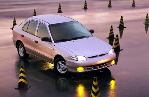 Hyundai Excel 1.3i SE 1999 view 3