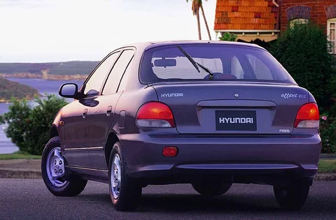 Hyundai Excel 1.3i SE 1999 view 2