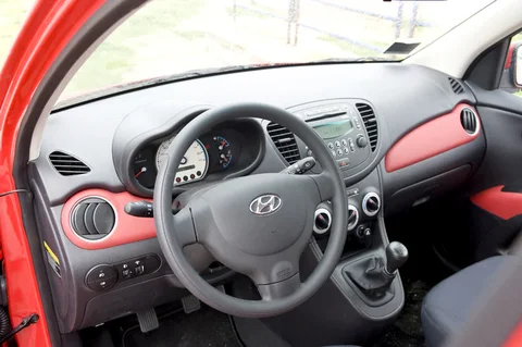 Hyundai i10 1.1i ActiveVersion 2008 view 1