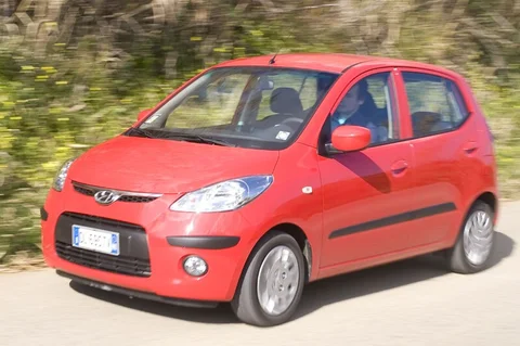 Hyundai i10 1.1i ActiveVersion 2008 view 3