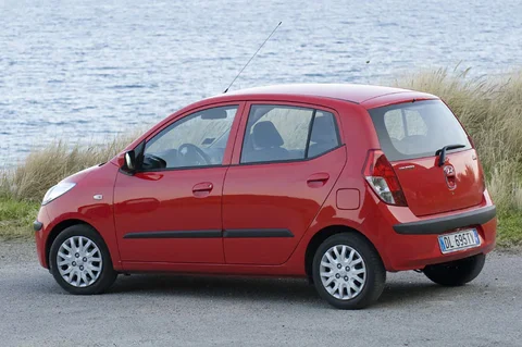 Hyundai i10 1.1i ActiveVersion 2008 view 4