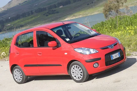 Hyundai i10 1.1i ActiveVersion 2008 view 8