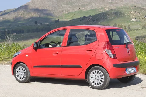 Hyundai i10 1.1i ActiveVersion 2008 view 9