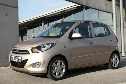 Hyundai i10 1.2i i-Vision 2012 view 2