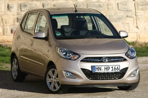 Hyundai i10 1.2i i-Vision 2012 view 4