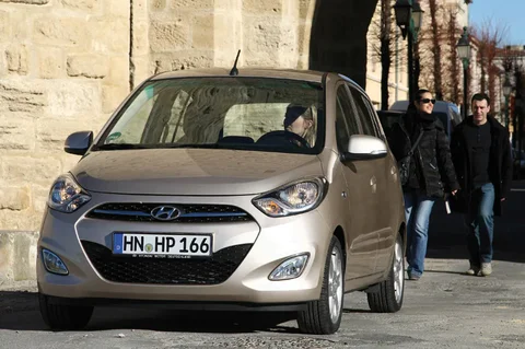 Hyundai i10 1.2i i-Vision 2012 view 9