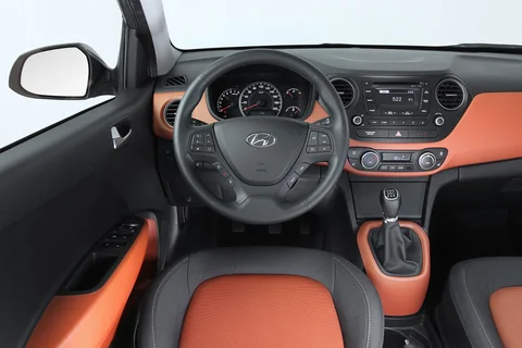 Hyundai i10 1.0 Go! 2014 view 2