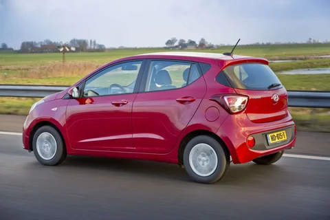 Hyundai i10 1.0i Premium 2017 view 2