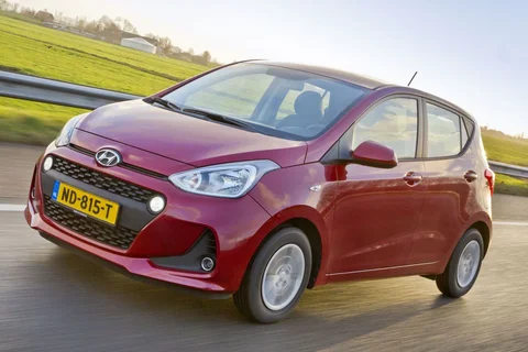 Hyundai i10 1.0i Premium 2017 view 3
