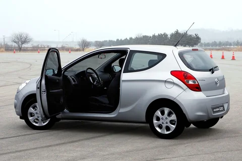 Hyundai i20 1.6 CRDi DynamicVersion 2009 view 3