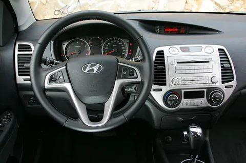 Hyundai i20 1.6 CRDi DynamicVersion 2009 view 10