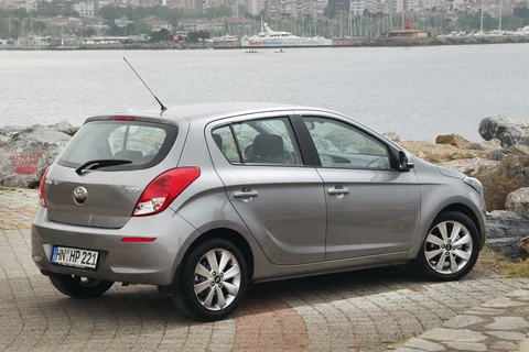 Hyundai i20 1.2 i-Drive 2012 view 8