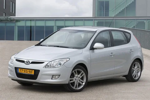 Hyundai i30 1.6i CVVT DynamicVersion 2007 view 2