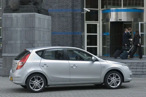 Hyundai i30 1.6i CVVT DynamicVersion 2007 view 3