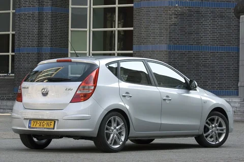 Hyundai i30 1.6i CVVT DynamicVersion 2007 view 4