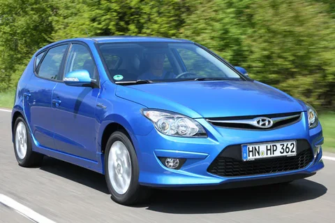 Hyundai i30 1.4i CVVT Blue i-Motion 2010 view 3
