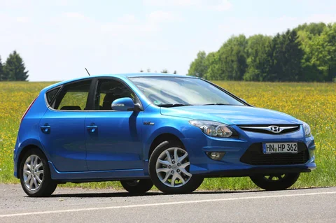 Hyundai i30 1.4i CVVT Blue i-Motion 2010 view 4