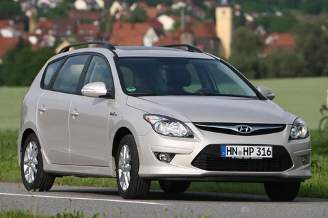 Hyundai i30 CW 1.4i CVVT Blue i-Motion 2010 view 9