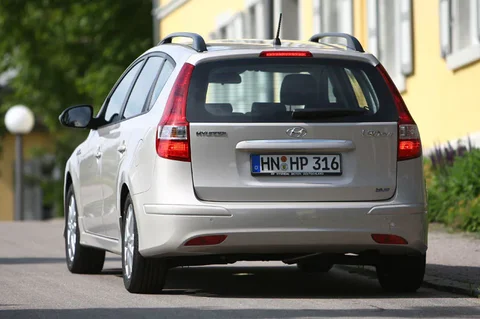Hyundai i30 CW 1.4i CVVT Blue i-Motion 2010 view 10