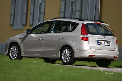 Hyundai i30 CW 1.4i CVVT Blue i-Motion 2010 view 11