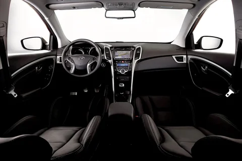 Hyundai i30 1.6 CRDi i-Drive 2012 view 8