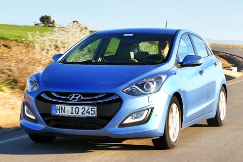 Hyundai i30 1.6 CRDi i-Drive 2012 view 12