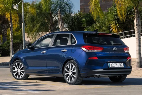 Hyundai i30 1.6 CRDi i-Motion 2017 view 8