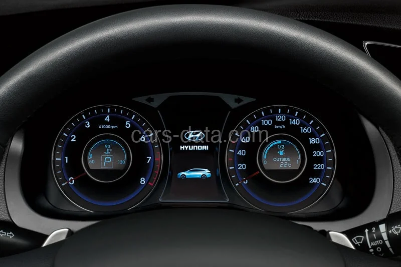Hyundai i40 2.0 GDI Blue i-Motion 2011 front view